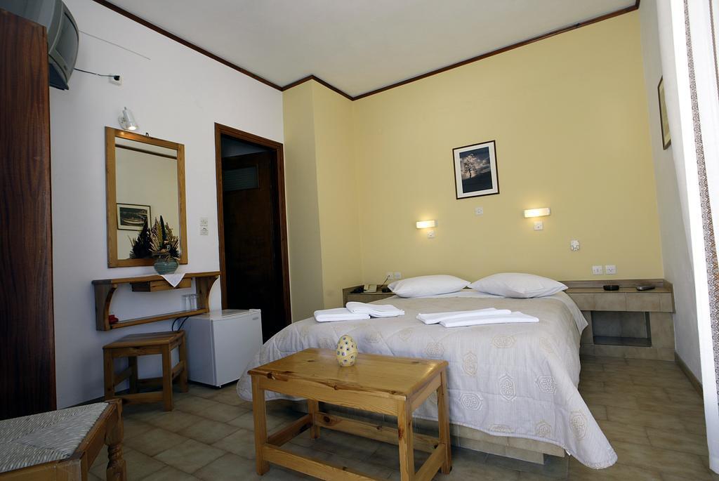 Poseidon Hotel Chora  Room photo
